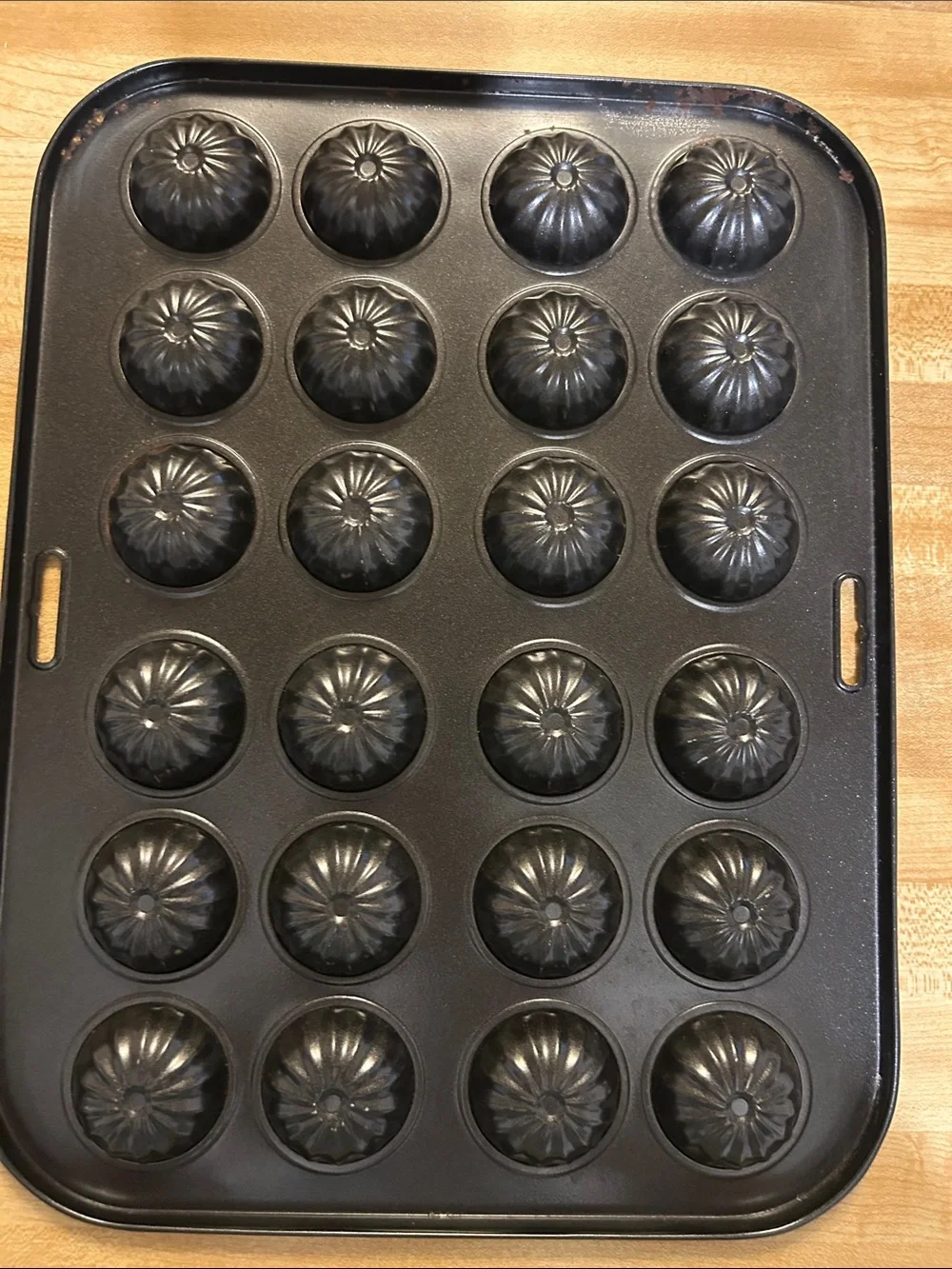 Wilton Black 24-Cavity Donut Hole / Mini Bundt Pan
